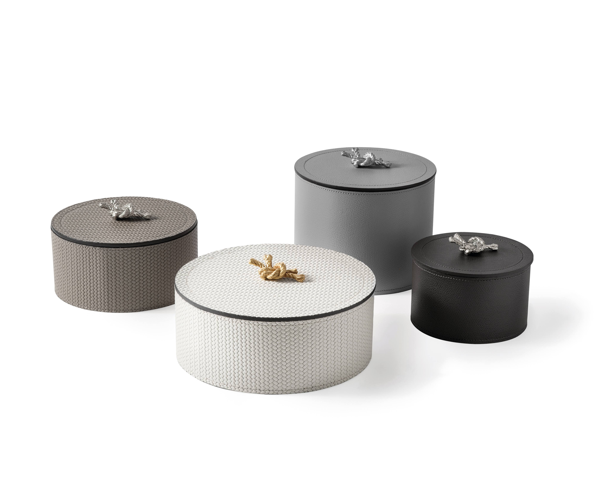 Круглая коробка Thalia - Ø 17XH8 см / металлическая отделка_хром / ari-leather_light-grey Pinetti 00.1124.037.083 - Вид №3