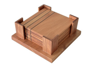 Каботажное судно из грецкого ореха