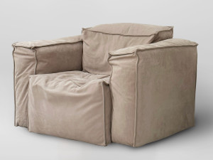 Кожаное кресло с подлокотниками