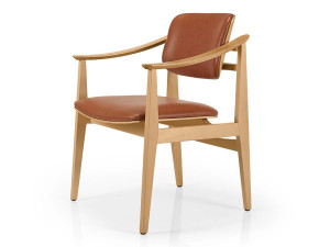 Кожаный стул с подлокотниками