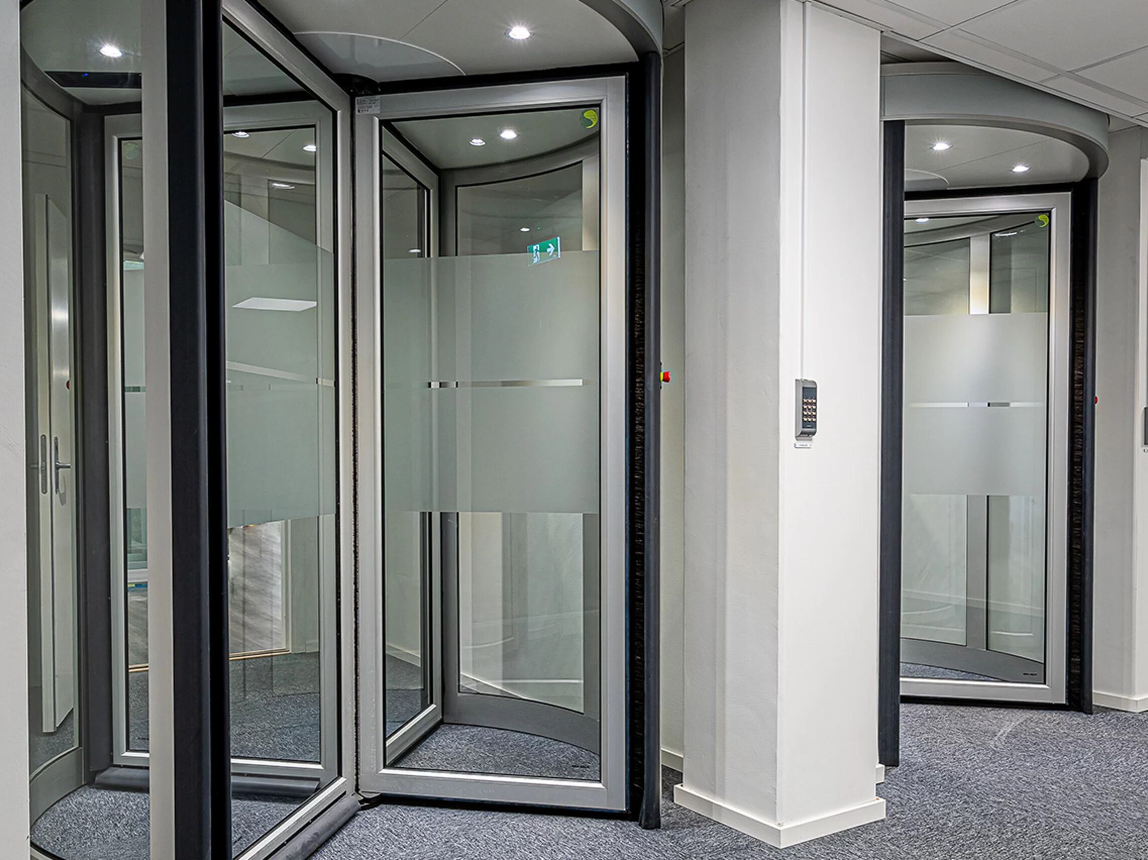 Поворотная дверь безопасности ASSA ABLOY Entrance Systems ASSA ABLOY MP200 ARCH-00093281 - Вид №1