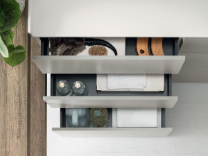 Деревянный шкаф для белья