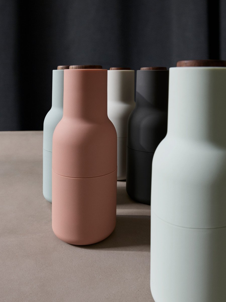 4415369 MENU Мельница для бутылок, 2 предмета Углерод / Ясень с. Крышка грецкого ореха  - Вид №7