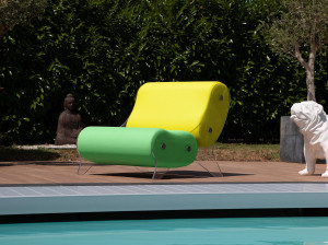 Кресло с подлокотниками