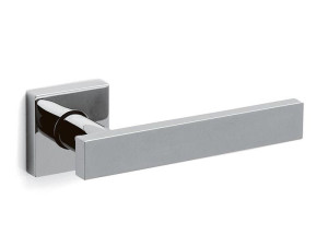 Алюминиевая ручка на розетке