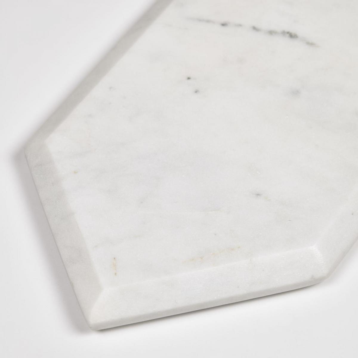 106379 Сервировочная доска семиугольная из белого мрамора La Forma Claria  - Вид №1