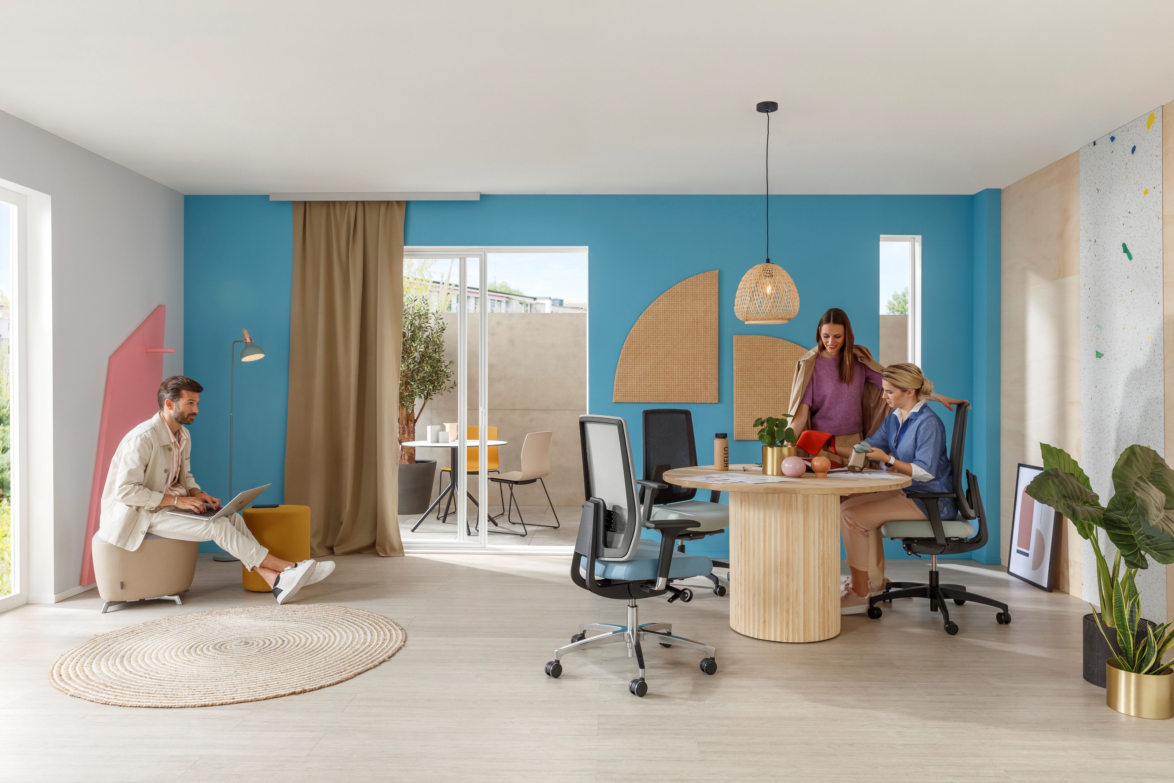 Сетчатый регулируемый по высоте поворотный операционный офисный стул Dauphin Indeed ARCH-00108206 - Вид №1