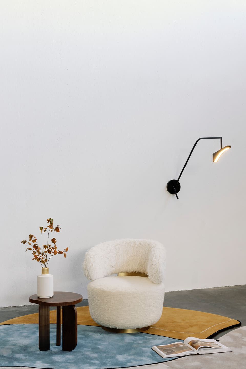 Круглый журнальный столик из грецкого ореха Greenapple DORNES ARCH-00069958 - Вид №5