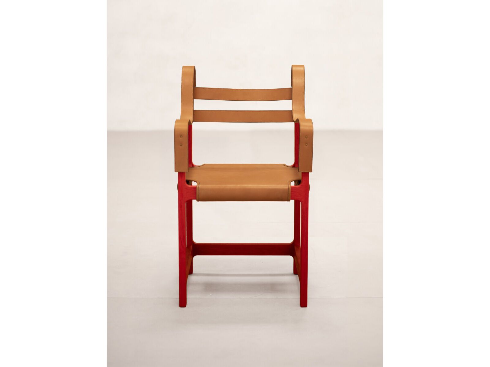 Деревянный и кожаный стул с подлокотниками Phantom Hands Джеффри Бава ARCH-00009392 - Вид №1