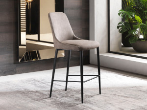 Мягкий стул со спинкой