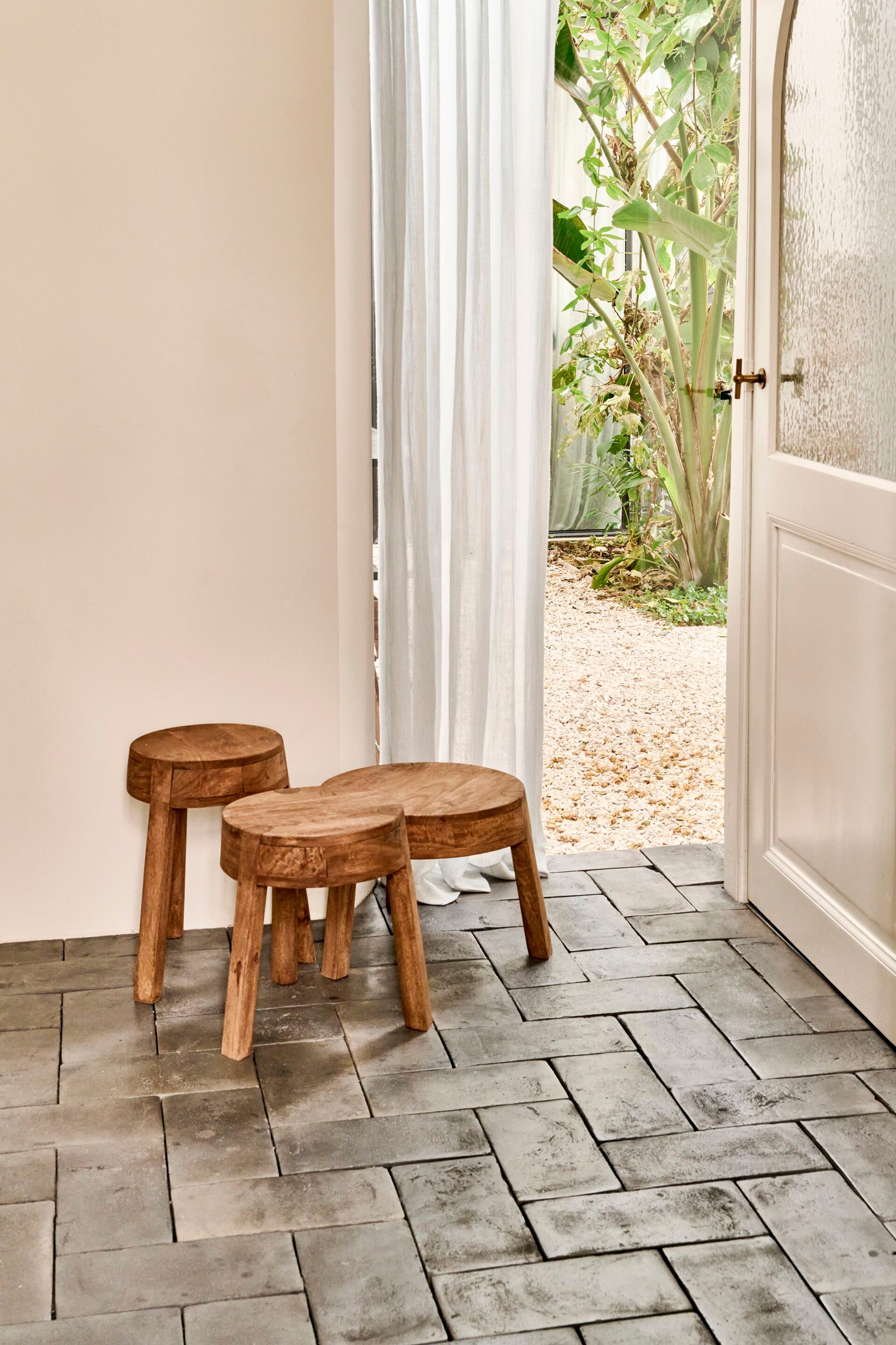 Журнальный столик / табурет из манго POMAX PABLO ARCH-00148512 - Вид №2