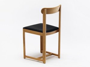 Деревянный стул