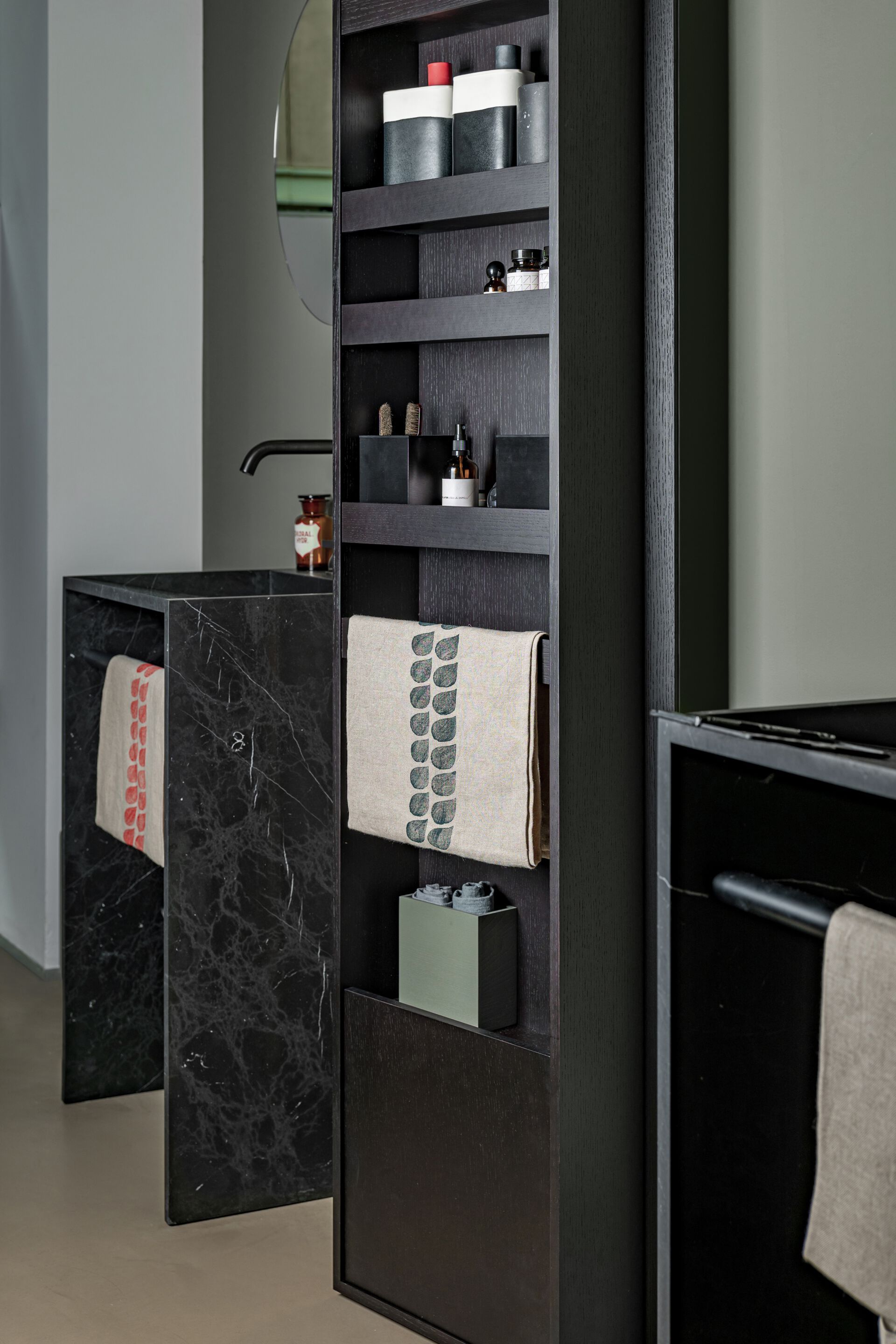 Деревянное вращающееся зеркало с контейнером Agape VOILÀ ARCH-00094379 - Вид №4