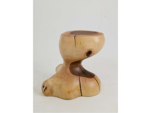 Журнальный столик из грецкого ореха