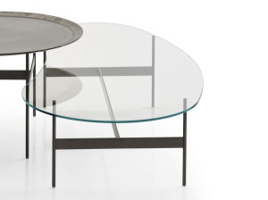 Журнальный столик с низким стеклом для гостиной