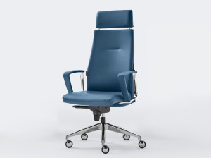 Кожаное вращающееся офисное кресло с подголовником