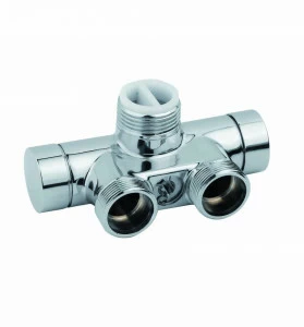 Carlo Poletti V87100ITKM Клапан одно/двухтрубный с бай-пасс и держателем, цетральное подключение. Версия углом с подключением медной или пластиковой трубы. Межосевое расстояние 40 мм. Клапан, совместимый с системой ТКМ.