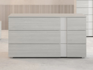 Деревянный комод