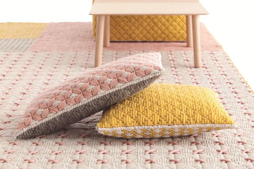 GAN Прямоугольная подушка, вышитая вручную тканью Silaï sun-id-1487660 - Вид №1