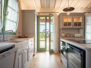 Кухня на заказ с островом