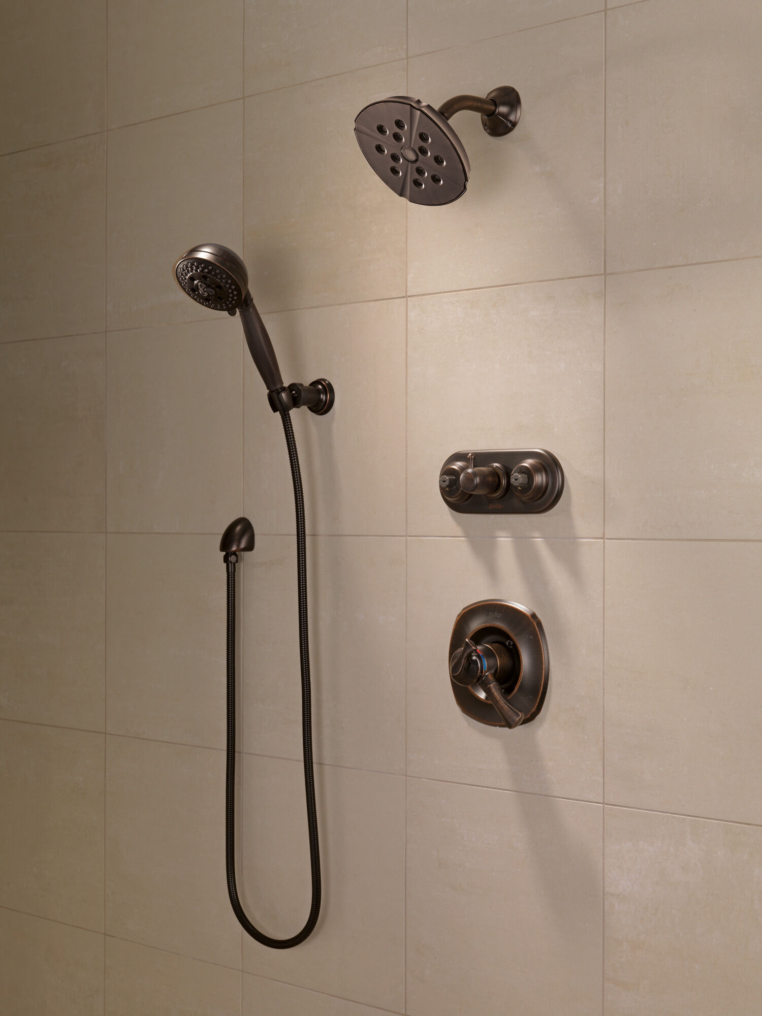 55445-RB H2Okinetic® Ручной душ с 5 настройками настенного крепления Delta Faucet Universal Showering Венецианская бронза  - Вид №2