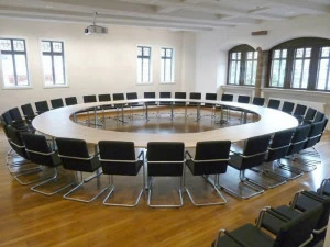 Spiegels Круглый деревянный стол для переговоров .intra