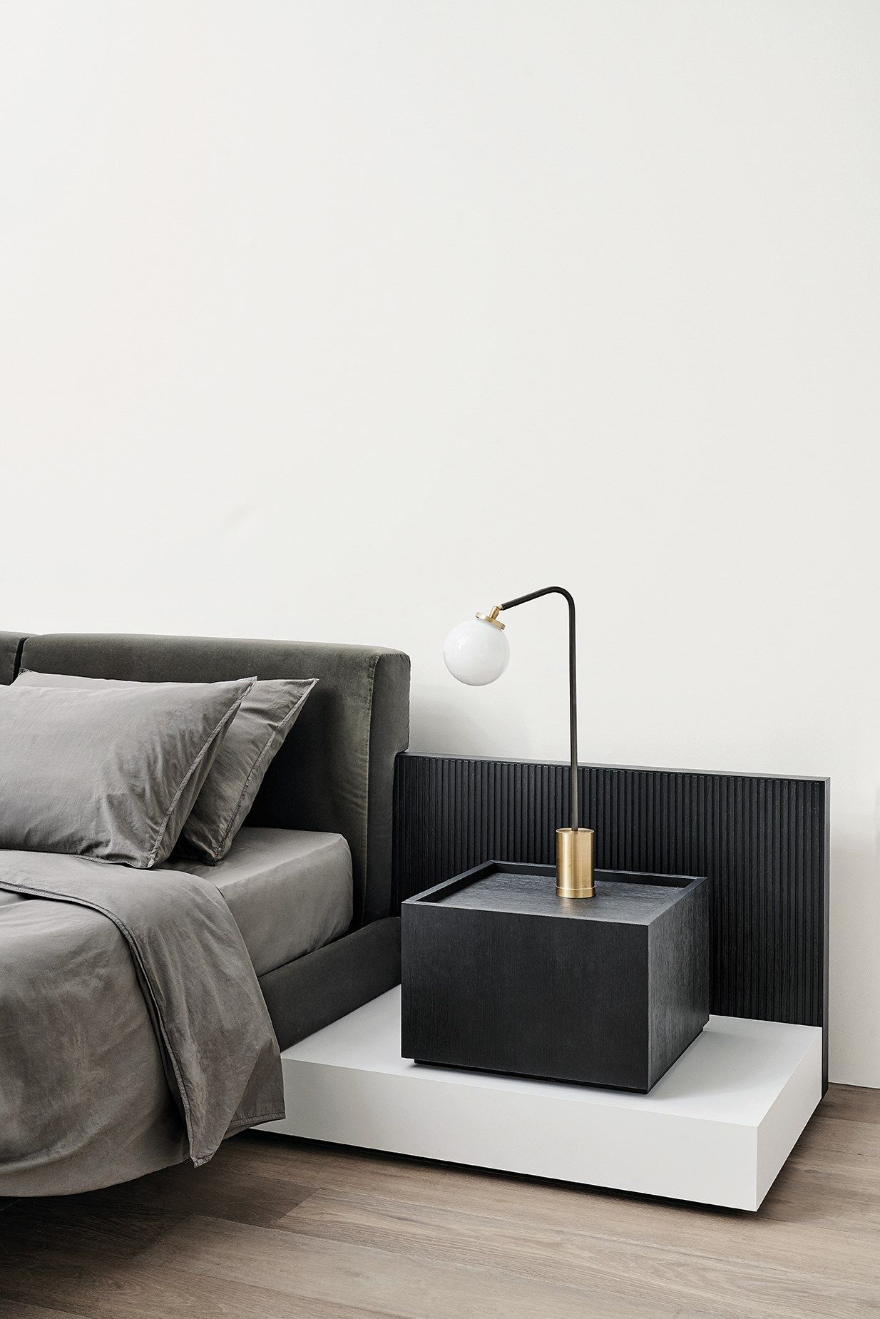 Секционная мягкая текстильная кровать с спинкой Meridiani ARCH-00049119 - Вид №3