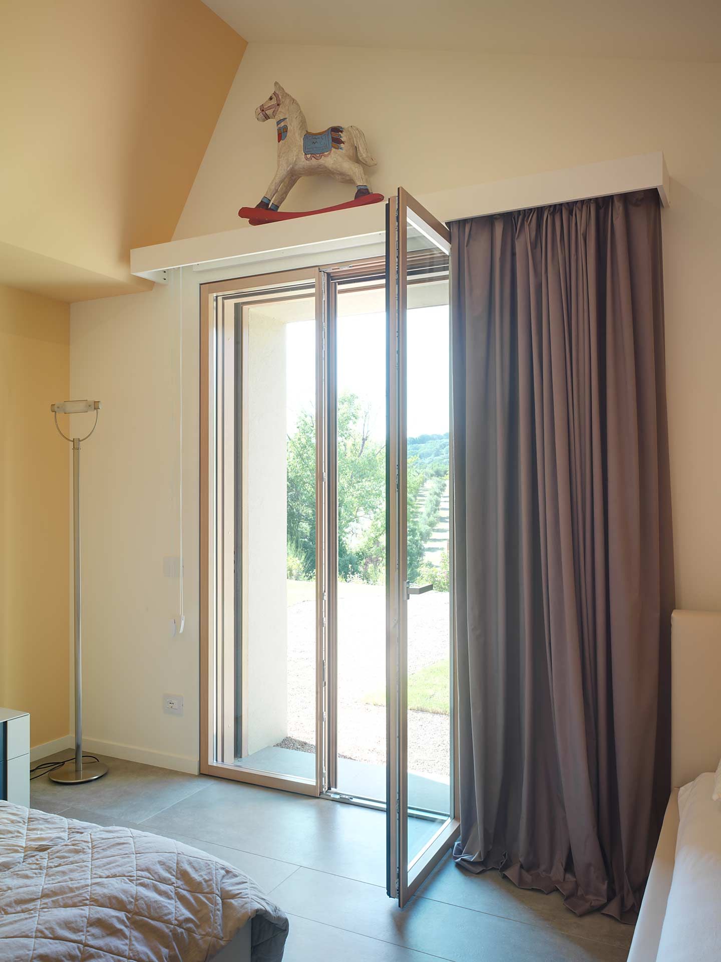 Деревянная распашная оконная дверь с двойным остеклением Carminati Skyline System ARCH-00018422 - Вид №1