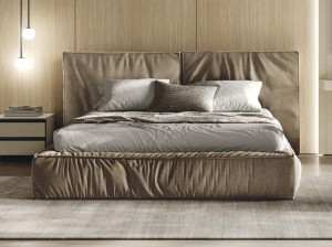 Двуспальная кровать из ткани с мягким изголовьем