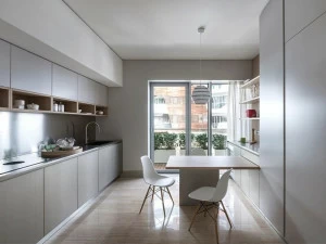 TM Italia Cucine Двухсторонняя линейная кухня с консольным столом K6