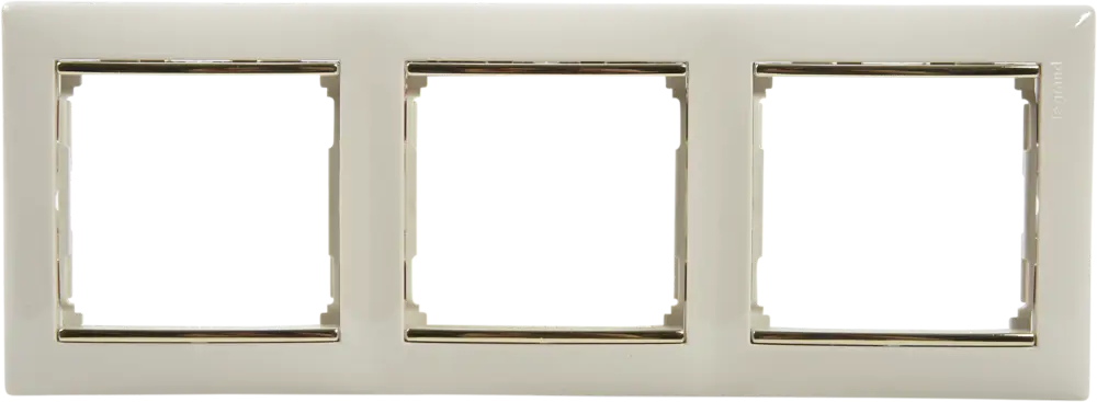 Рамка Legrand Valena Classic: 3 поста в элегантном белом с золотым штрихом 82365944