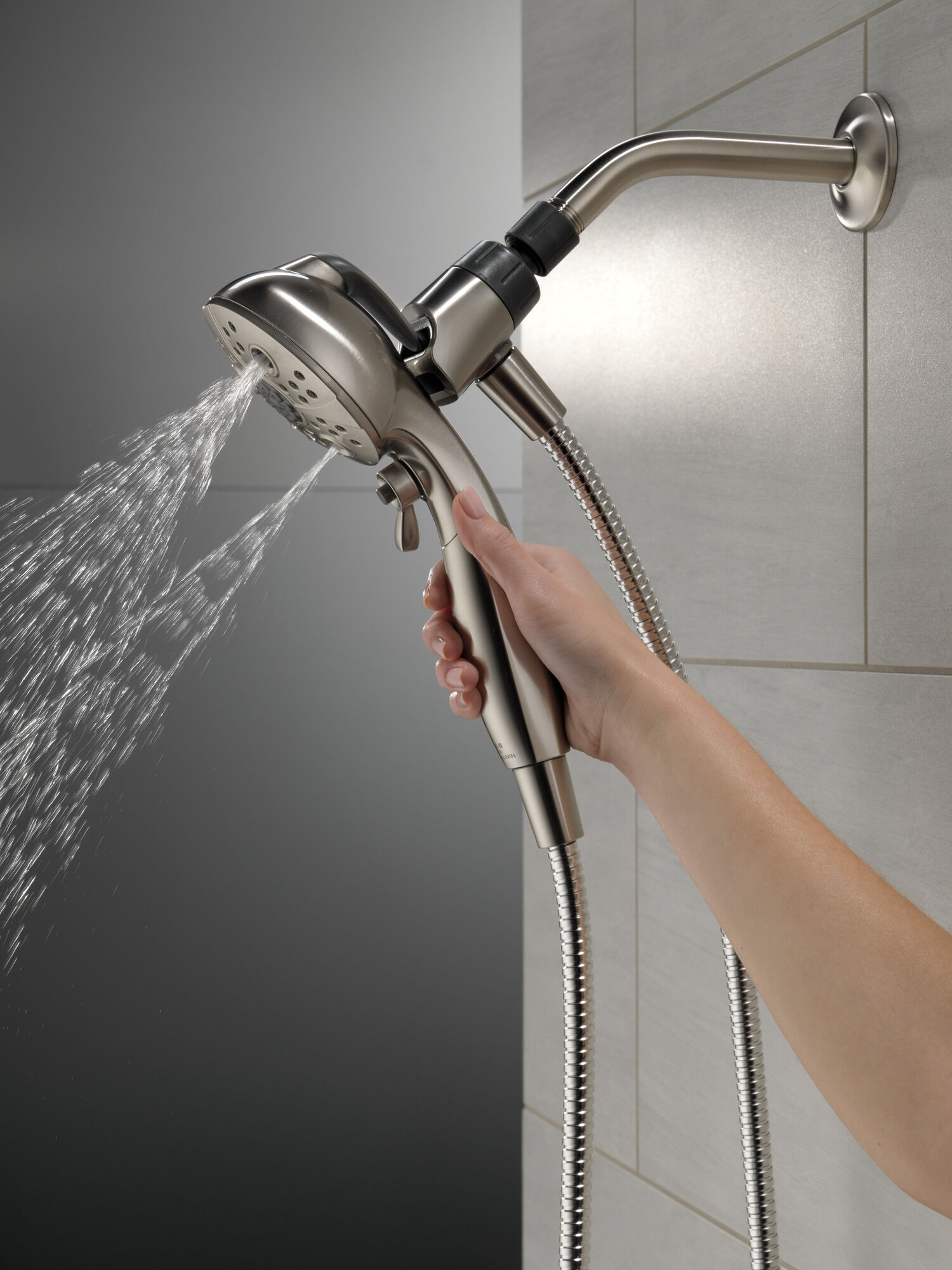 Ручной душ SureDock ™ с 5 настройками Delta Faucet 75507SN - Вид №7