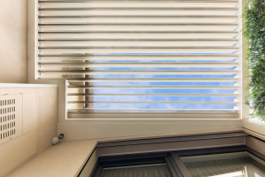 Нестандартная биоклиматическая беседка с поворотными планками