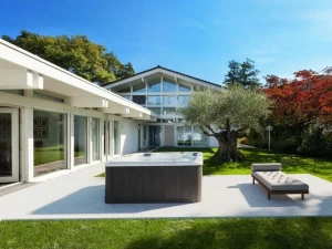 Jacuzzi® Наземный мини-бассейн с гидромассажем на 6 мест J-200™