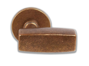 Бронзовая ручка на розетке