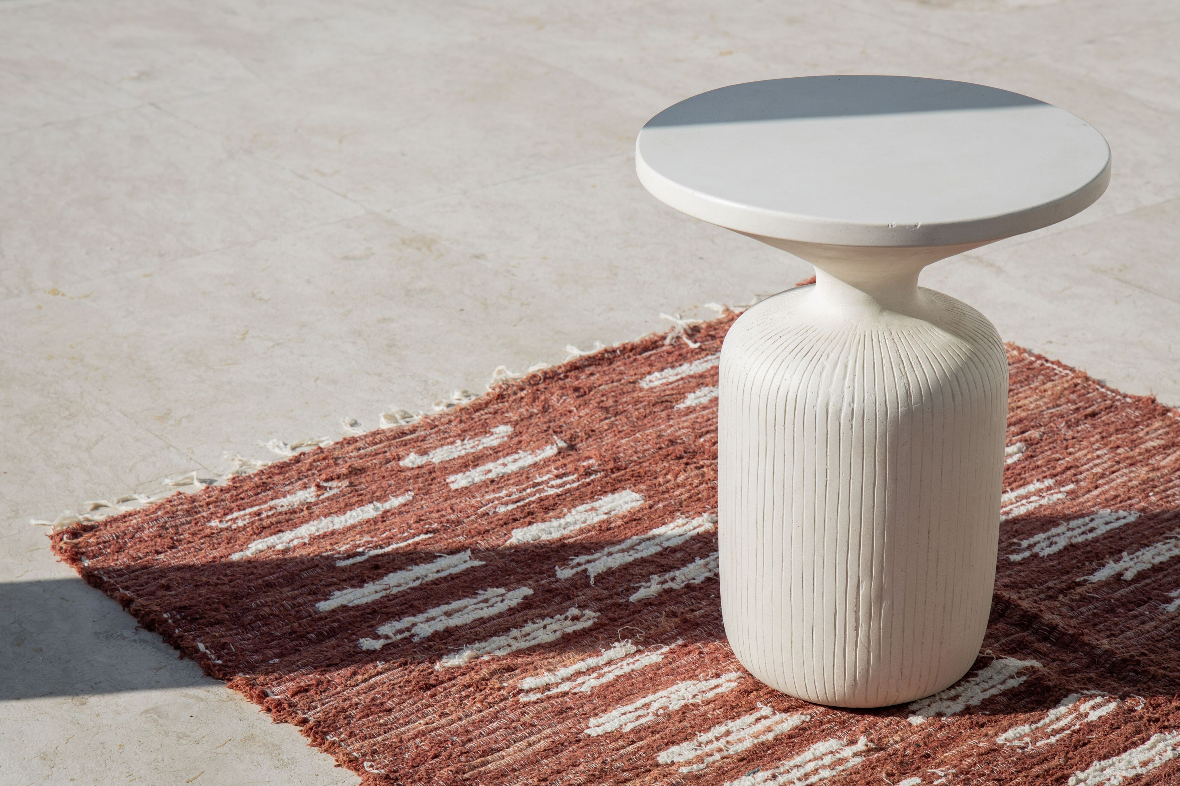 Круглый журнальный столик из волокнистого бетона cbdesign Space ARCH-00108222 - Вид №4