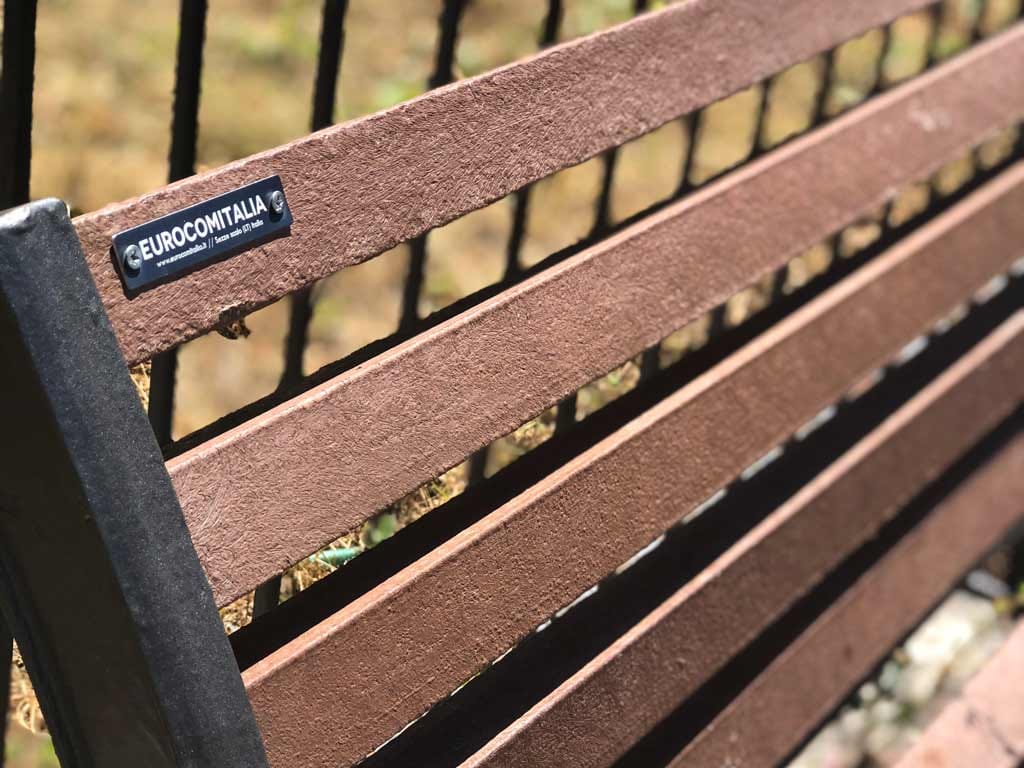 Переработанная пластиковая скамейка со спинкой EUROCOMITALIA классическая мебель ARCH-00124082 - Вид №1