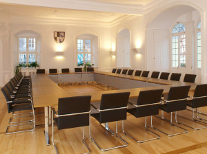 Деревянный модульный стол для совещаний