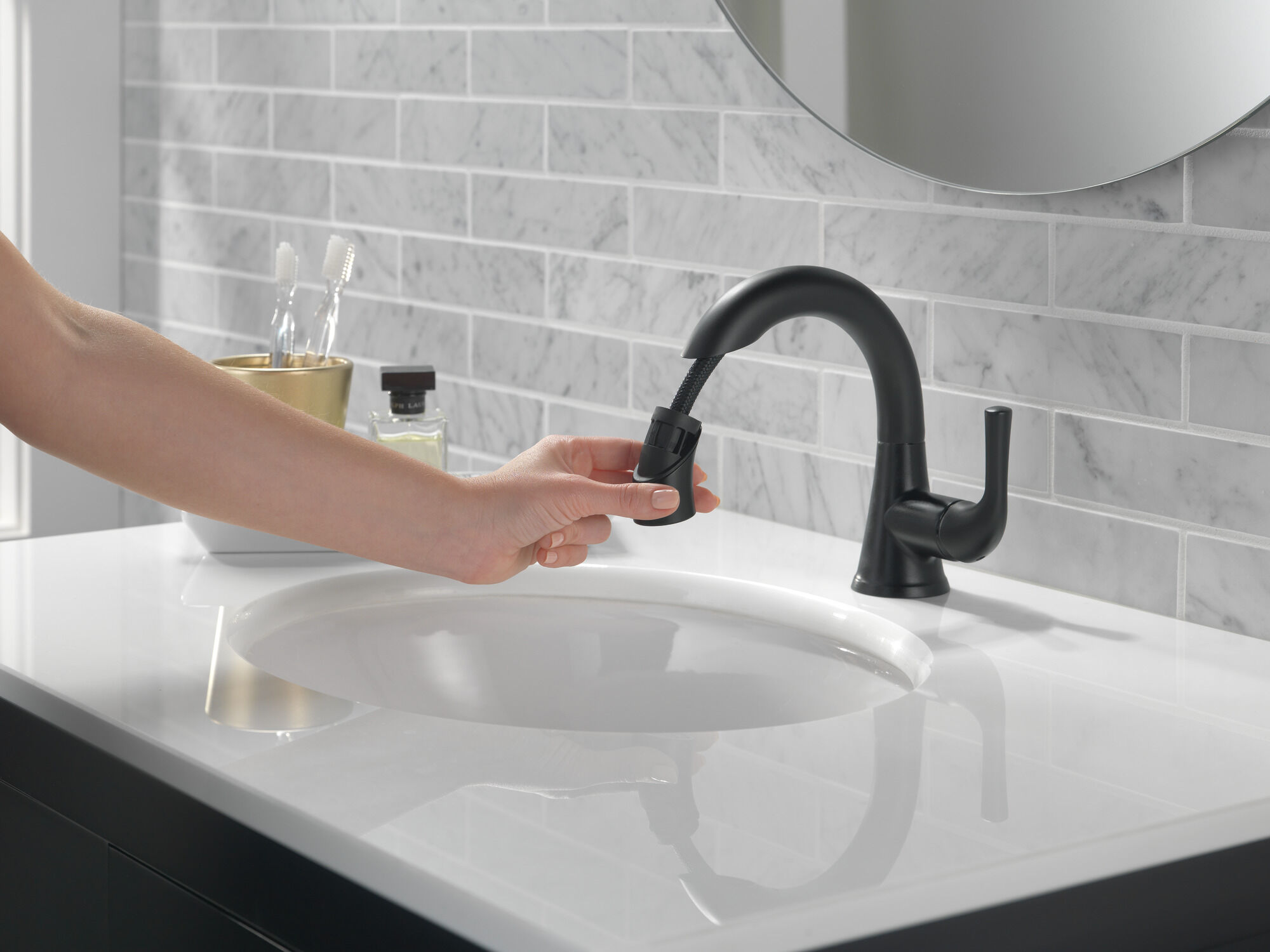 533LF-BLPDMPU Выдвижной смеситель для ванной с одной ручкой Delta Faucet Kayra Матовый черный - Вид №3