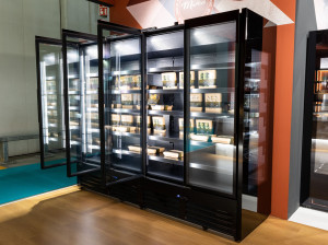 Вертикальная холодильная витрина для самообслуживания