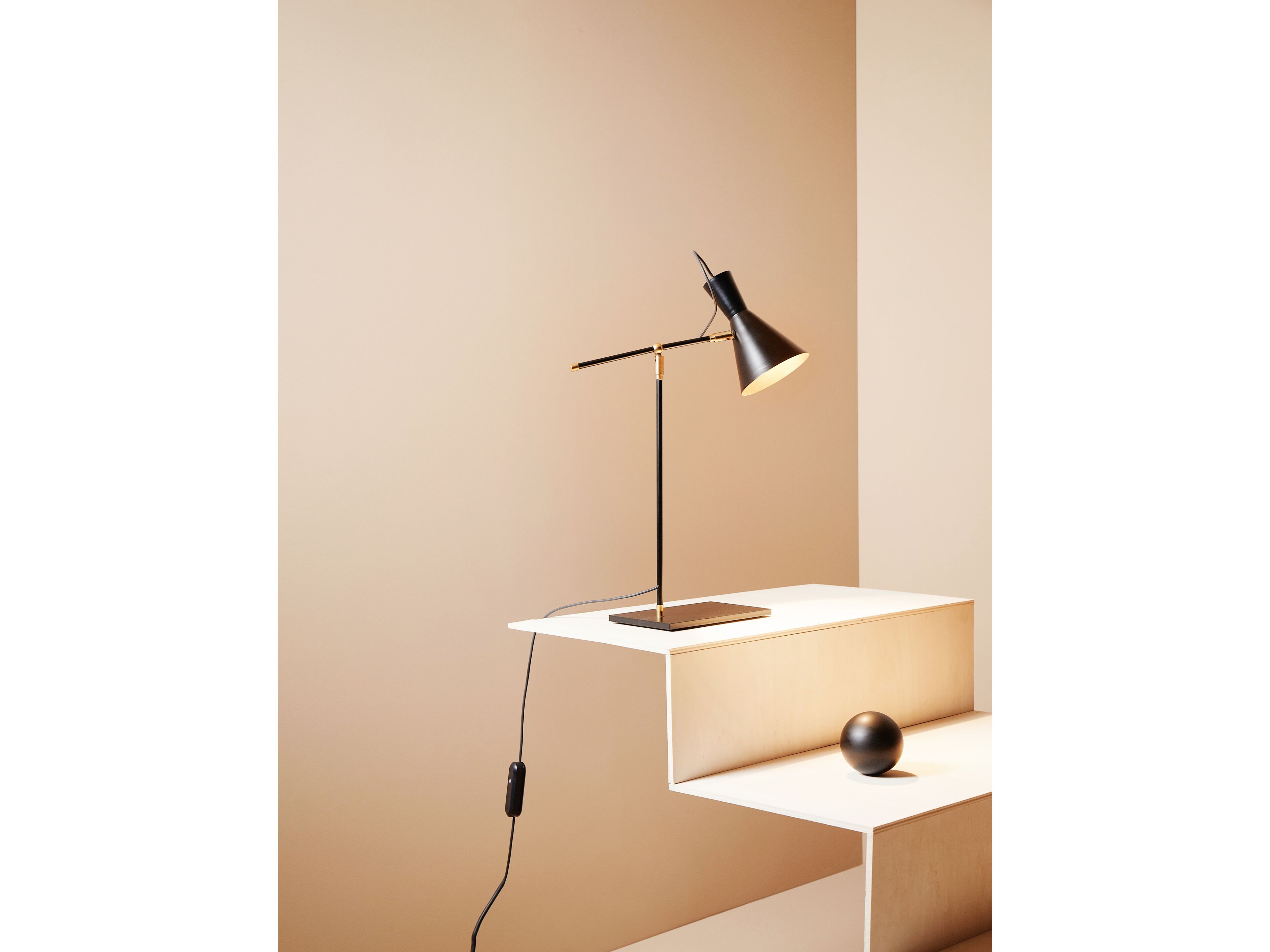 Регулируемая светодиодная настольная лампа Renzo Serafini IMBUTO APPOGGIO ARCH-00055402 - Вид №1