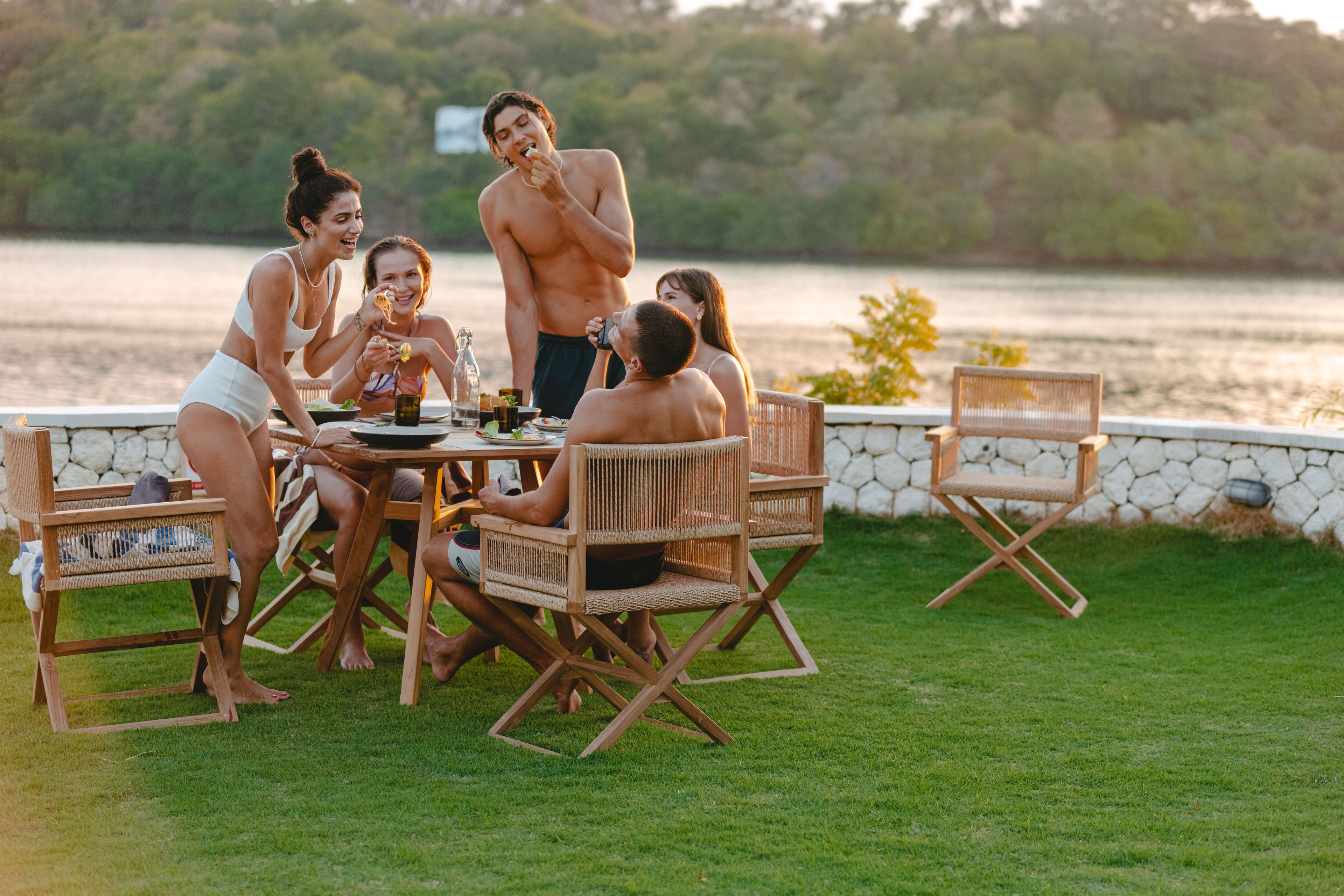 Квадратный садовый стол из массива дерева cbdesign Riff ARCH-00150359 - Вид №1