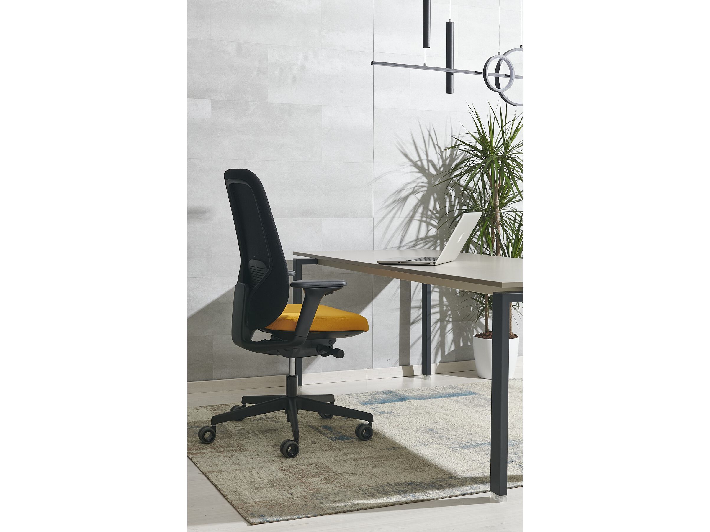 5 спиц подлокотник поворотный операционный офисный стул AP Factor Cayman ARCH-00143506 - Вид №4