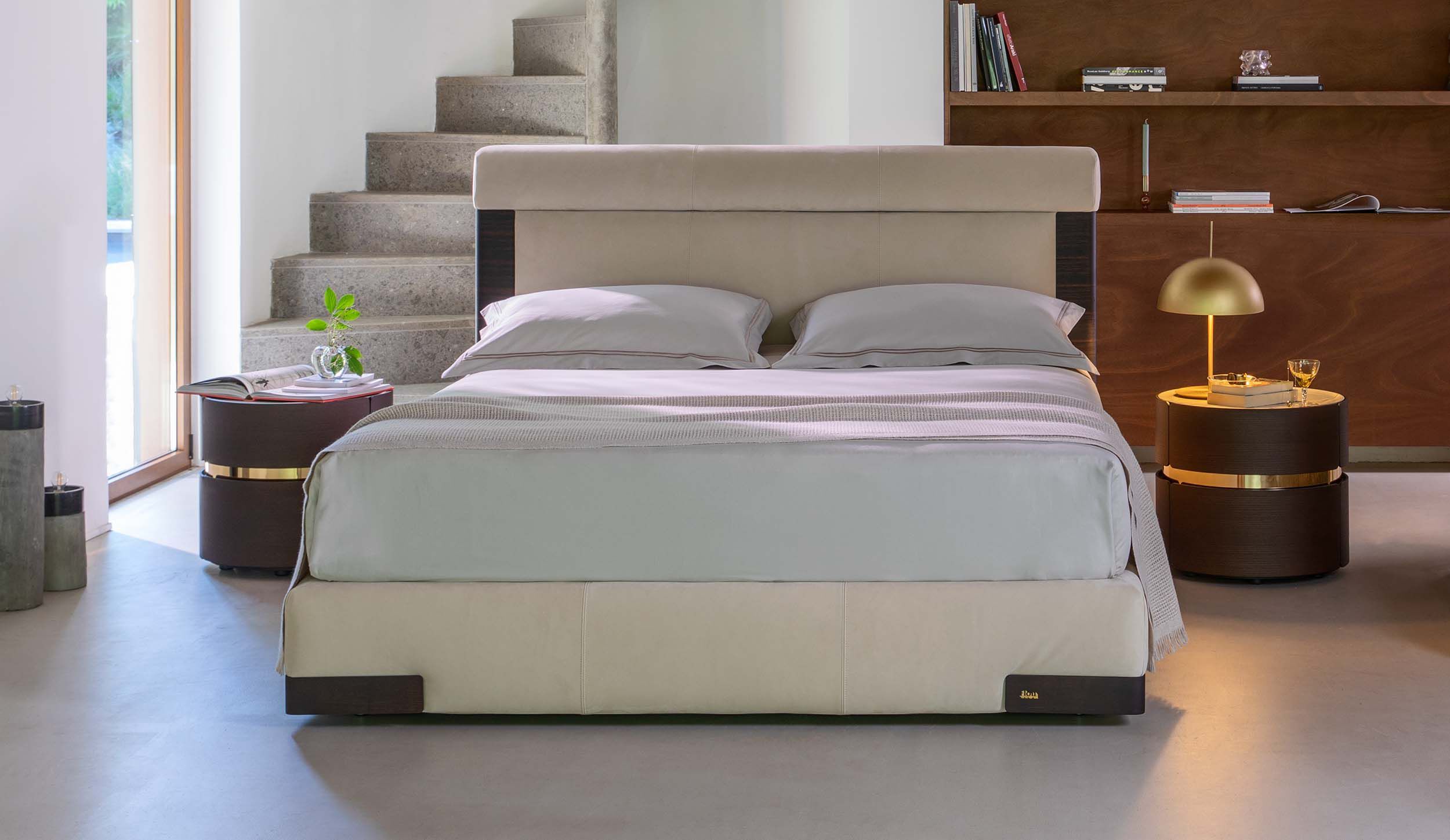 Круглая тумбочка из ясеня с кожаной обивкой и ящиками Flou Тоши ARCH-00087359 - Вид №6