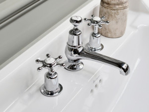 Смеситель для раковины с 3 отверстиями