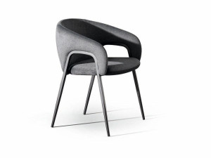 Стул с подлокотниками