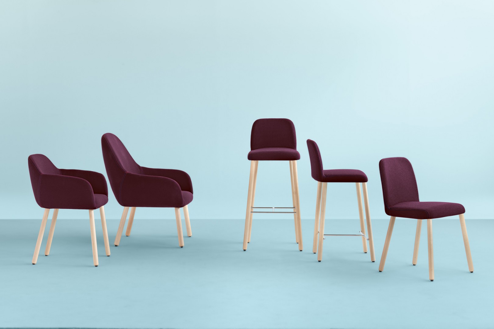 Myra 656 Кресло с четырьмя ножками, деревянным каркасом и тканевой обивкой. Выпускается из пенопласта с впрыском политуретана в соответствии с правилами пожарной безопасности Великобритании. Et al. Myra - Вид №5