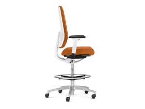 Вращающееся офисное кресло с регулируемой высотой