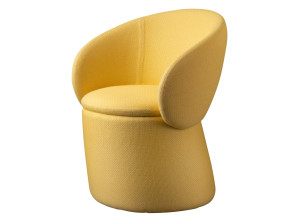 Тканевое кресло с подлокотниками