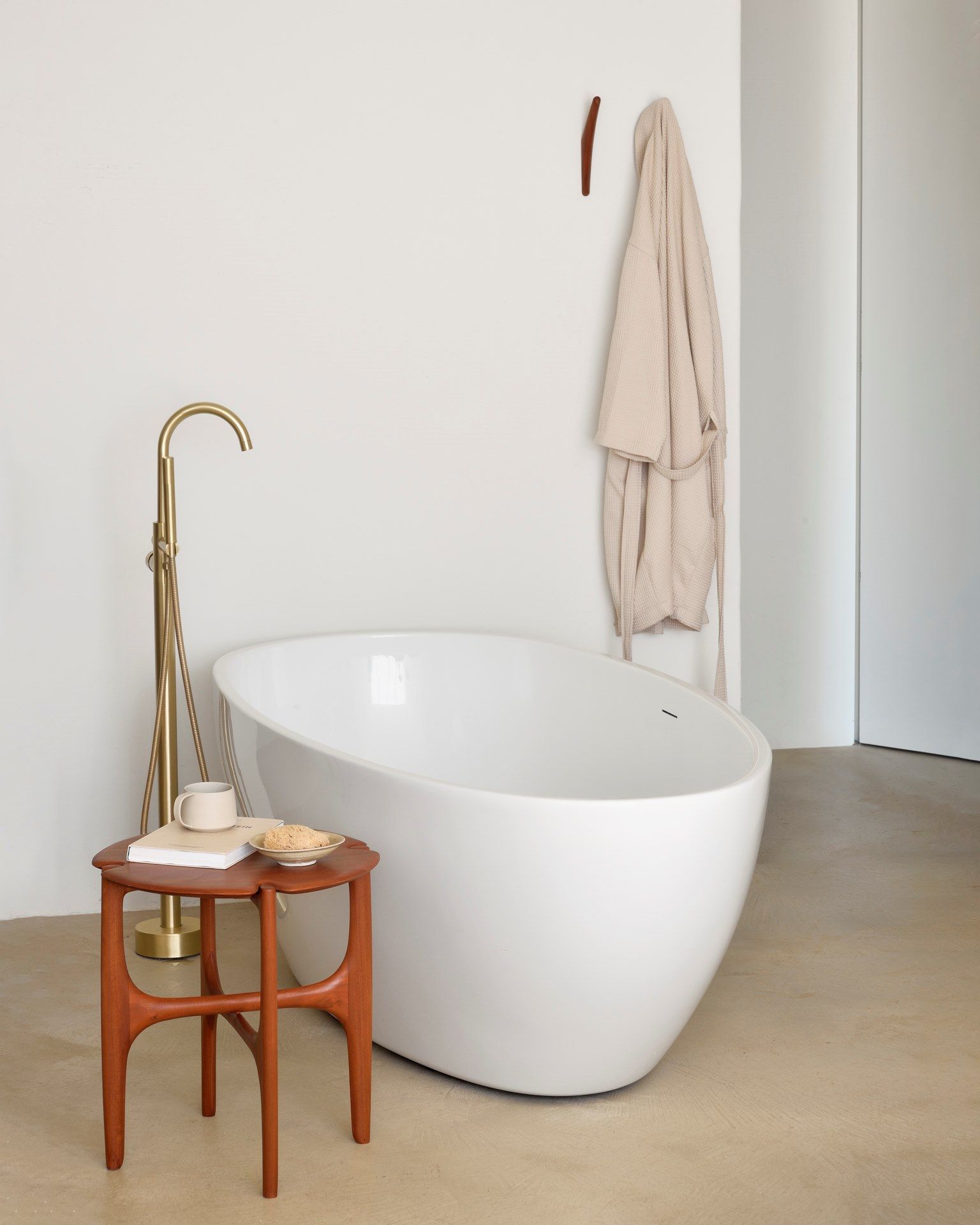 Настенная вешалка из красного дерева Ethnicraft PI ARCH-00143999 - Вид №4